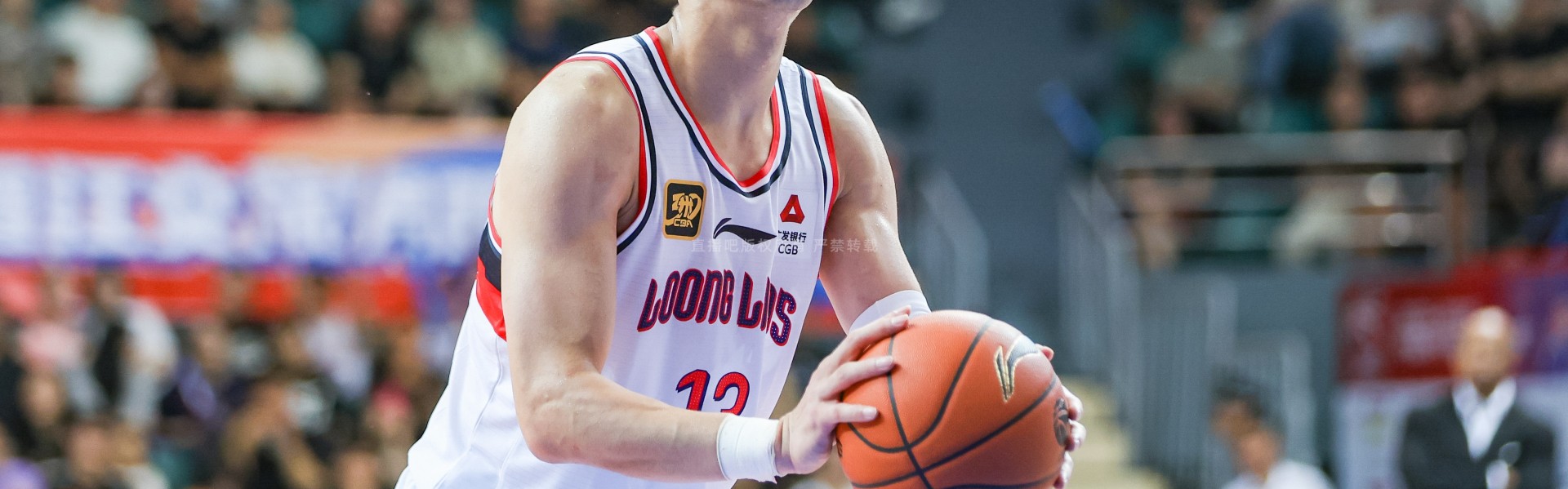 德甲推荐-郭艾伦&amp;家人被骗千万！记者：他是球痴容易信朋友 给坏人可乘之机