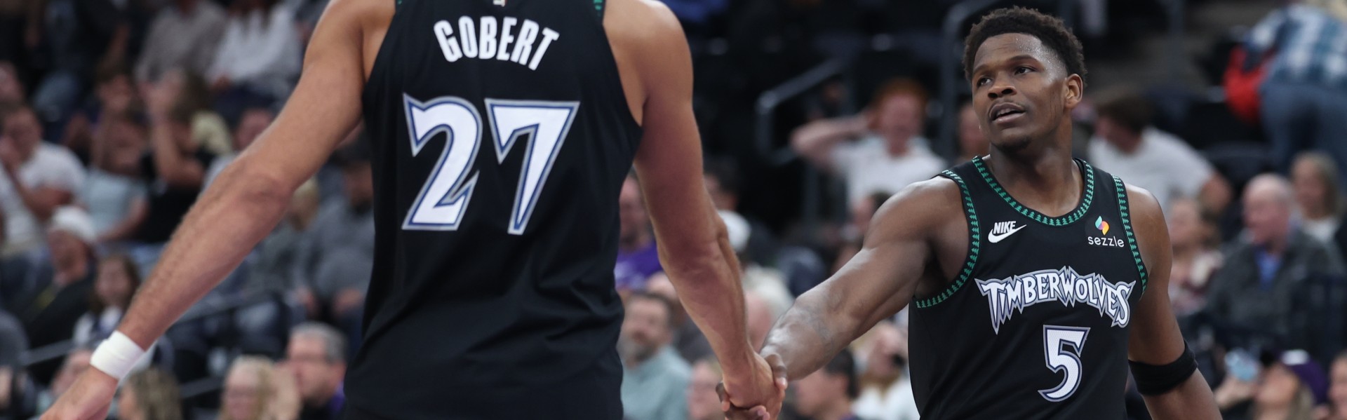 爱德华兹：戈贝尔现在接球能力大有长进 几乎什么球都能接到